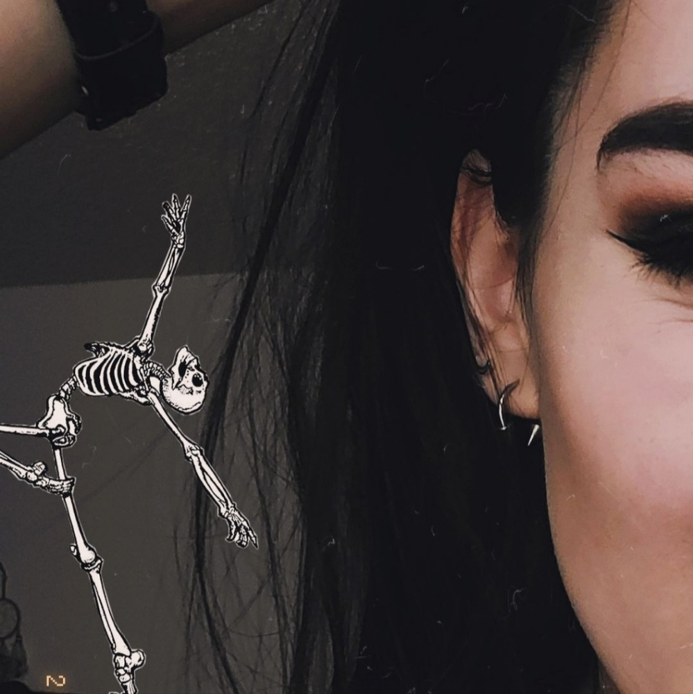 Meet your Posher, Maeve